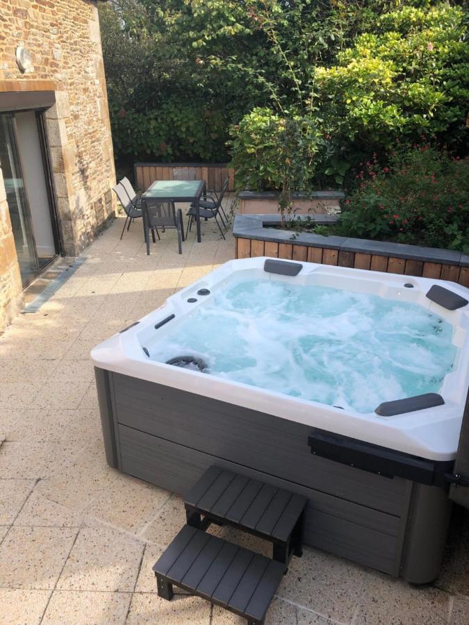 Gite De Charme Avec Spa, Baie Du Mont St Michel Sougéal Exterior foto